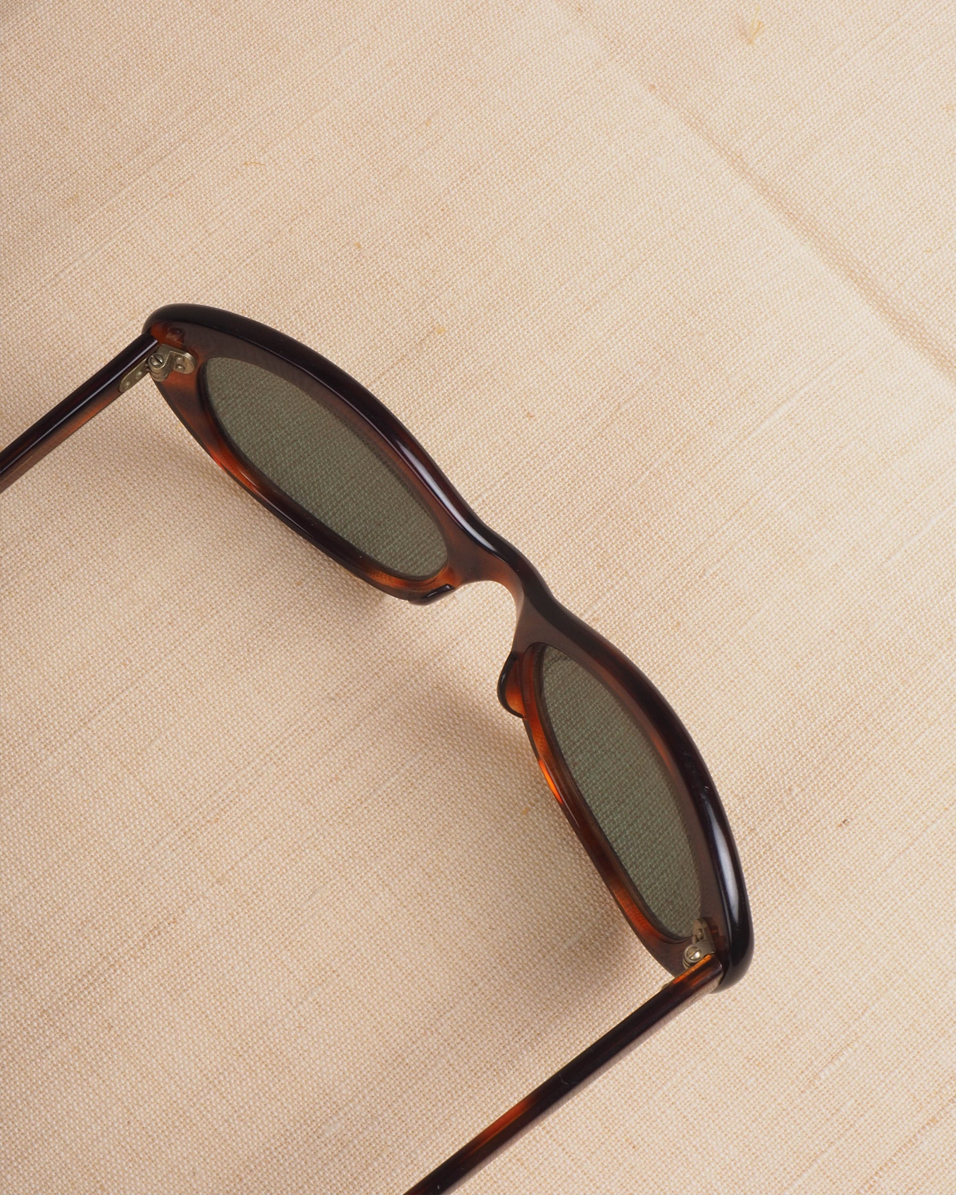 c.1980 Oval Sol Amor Sunglasses