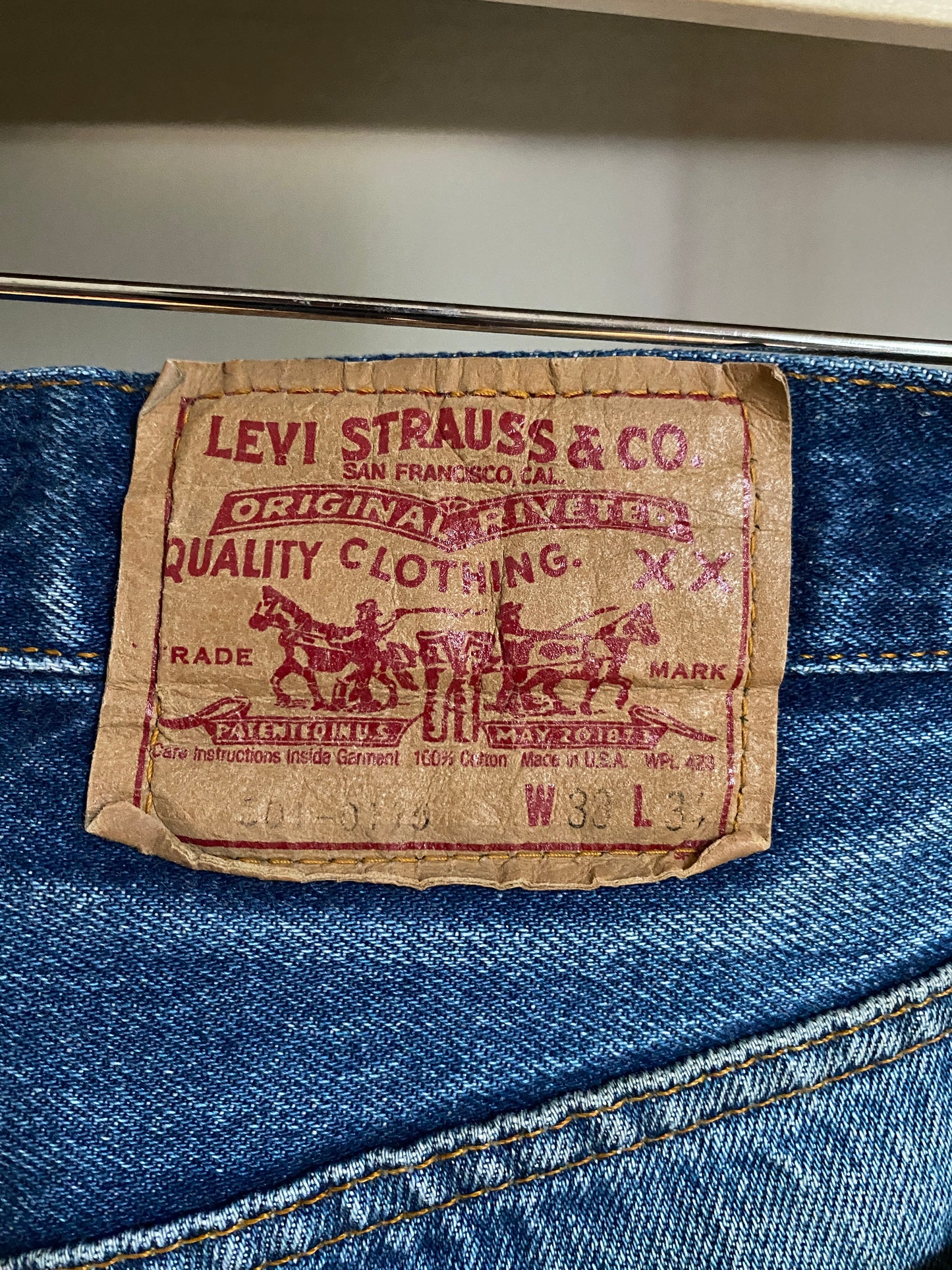 c.1980 Levi's 501 (33x34) Made in U.S.A